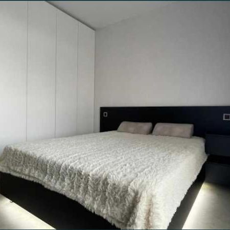 Lux 1-Bedroom Most City Center Area นิปโปร ภายนอก รูปภาพ